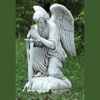 13.25H Kneeling Male Angel