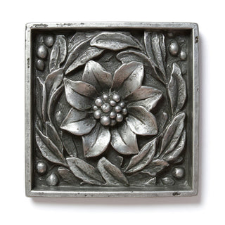 Daisy Remnant with Frame Wall Plaque - 15.75-inch — Aged Silver finish